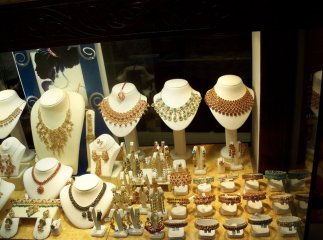 Крадіжка століття: прокурор, слідчий і міліціонер пограбували елітний ювелірний магазин (ВІДЕО)