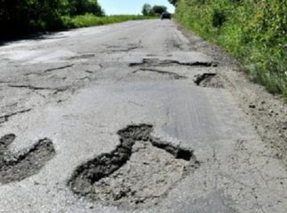 Водії Закарпаття продемонстували "якість" дороги Львів-Самбір-Ужгород