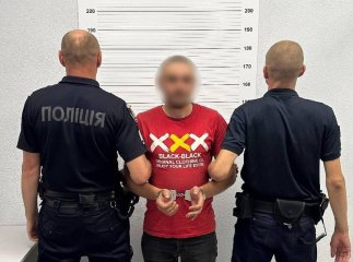 Біля одного з магазинів опівночі пограбували закарпатку Біля одного з магазинів опівночі пограбували закарпатку