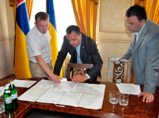 На черговій сесії облради вирішуватимуть майбутнє територіальних громад області