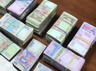 Директор школи разом із спільником привласнили 300 тисяч