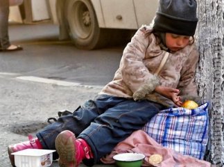 Іршавські правоохоронці затримали матусь-близнючок, які змушували своїх діток жебракувати