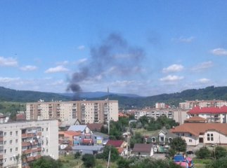 У Мукачеві горить АЗС, рух на трасі Київ-Чоп перекрито