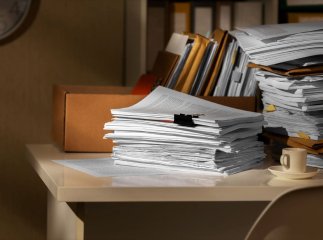 Заяви лежать без розгляду: українці масово скаржаться на затримку виплат