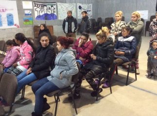 Поліцейські розповіли мукачівським ромам, що буде, якщо їхні діти прогулюватимуть уроки