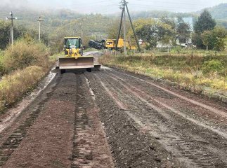 На Закарпатті триває відновлення дороги, яка багато років була у незадовільному стані На Закарпатті триває відновлення дороги, яка багато років була у незадовільному стані