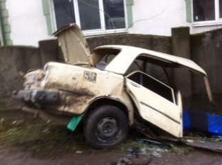 На Тячівщині внаслідок ДТП авто розрізало навпіл