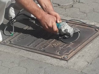 В Ужгороді з "Капсули часу" стерли надпис "Партії регіонів"