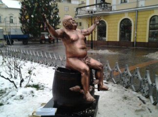 Вандали спаплюжили скульптуру "Бахуса" (ФОТОФАКТ)