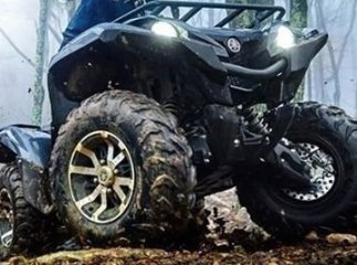 Квадроцикл влетів у натовп людей: відеокамери зафіксували момент аварії