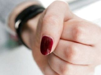 П’яна жінка вночі побила поліцейського