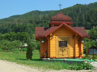 На Великоберезнянщині повністю згоріла дерев’яна капличка