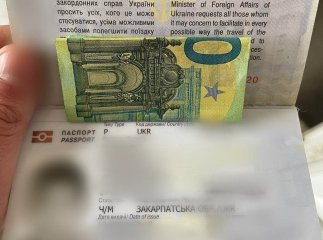 Троє чоловіків пропонували прикордонникам хабарі