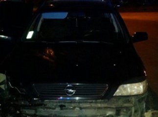 В Ужгороді на круговому перехресті автомобіль в’їхав в огорожу