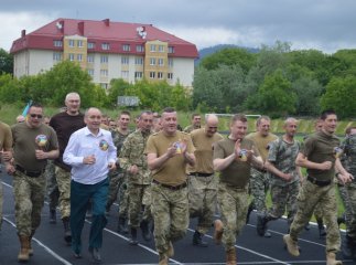 Мукачівські прикордонники вшанували пам’ять своїх колег забігом
