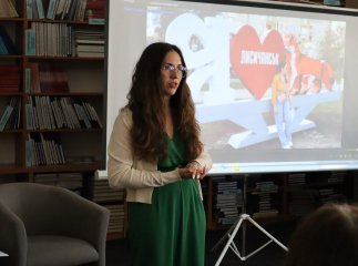 Переселенка з Луганської області презентувала свої вірші в Ужгороді