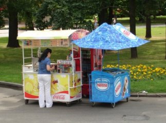 В Ужгороді побільшає терас, а торгівля із пересувних лотків тепер є законною