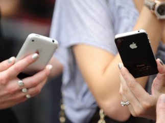 Невідомий, в момент розмови, вирвав з рук студентки iPhone