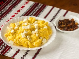 Тіна Кароль та Руслан Сенічкін у прямому ефірі приготували закарпатський банош