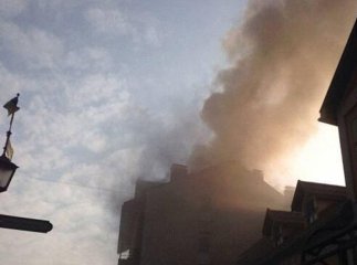 34 рятувальники ліквідовують пожежу у центрі Ужгорода