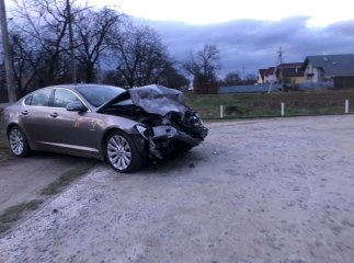 Влетів на шаленій швидкості: відеокамери зафіксували момент нічної аварії