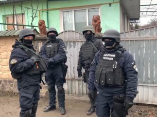 Спецоперація силовиків у ромському поселенні: оприлюднено відео