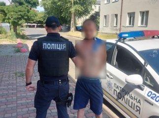 В Ужгороді затримали чоловіка, який погрожував людям розправою