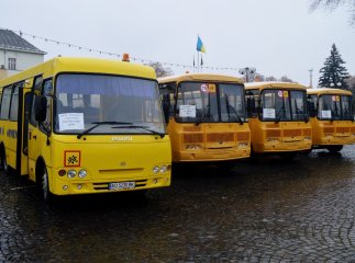 Для шкіл Закарпаття за рахунок зекономлених на тендерах коштах до кінця року закуплять додатково ще три шкільні автобуси
