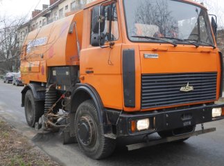 Комунальники Ужгорода перевірили готовність прибиральної техніки