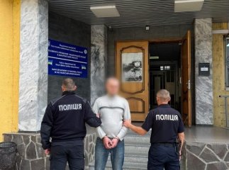 Бив у обличчя і груди: чоловік убив співмешканку під час застілля