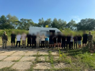 Мікроавтобус зупинили за 200 метрів до кордону: що трапилось на Закарпатті