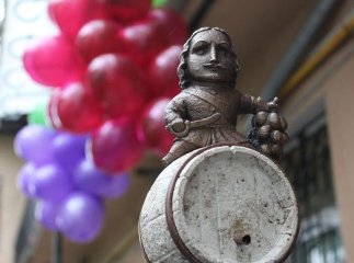 В Ужгороді відкрили міні-пам’ятник виноробу