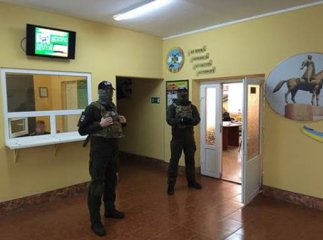 На Закарпатті СБУ затримала прикордонників з "чорною" касою данини за контрабанду