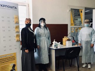 На Закарпатті у відділеннях "Укрпошти" запрацювали тимчасові пункти щеплень