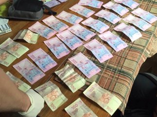 Затримана за хабар декан УжНУ може тиснути на викладачів, свідків у кримінальному провадженні, – прокуратура