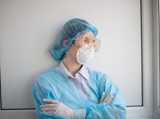 В Україні почали скорочувати медиків та урізати їм зарплати