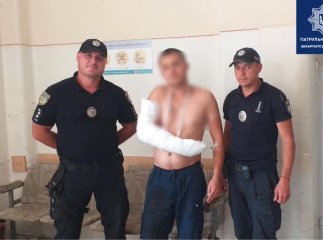 З машини вийшов наляканий чоловік і почав просити про допомогу: що сталося на Мукачівщині