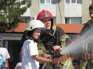 Вихованці дитячого літнього табору ознайомились з роботою закарпатських рятувальників