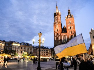 Чи продовжила сусідня країна тимчасовий захист для українських біженців