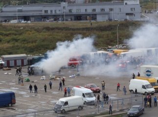 У Мукачеві на території ринку ГІД вибухнув автомобіль (ФОТО)