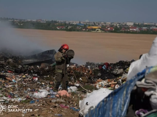 Пожежники загасили вогонь на сміттєзвалищі у Барвінку