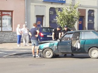 Авто відкинуло на тротуар: в обласному центрі сталася аварія