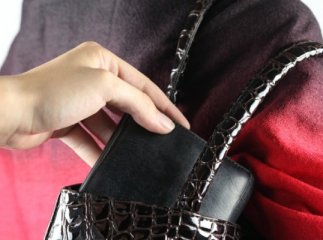 Досвідчений зловмисник вкрав гаманець продавця магазину