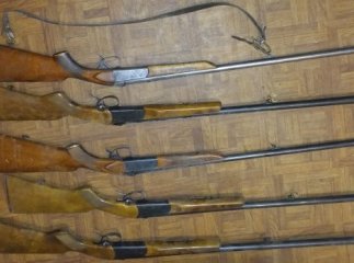 Жителі Ужгорода прийшли у поліцію зі зброєю