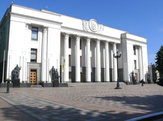Надбавки пенсіонерам, доплати медикам та підтримка для тих, хто втратив роботу через коронавірус – рішення Верховної Ради 13 квітня