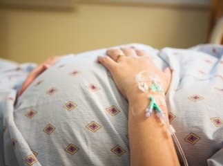 Поліція розшукує закарпатського гінеколога, який винен у смерті породіллі