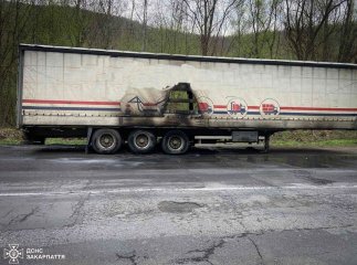 Вантажівка зайнялася під час руху на Мукачівщині