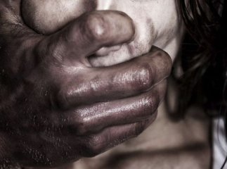 У Мукачеві чоловік проник у квартиру і зґвалтував жінку. Він проведе за ґратами 10 років