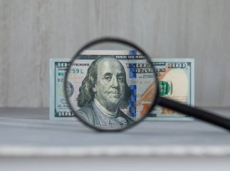 Долар вже по 43 гривні 40 копійок, євро – понад 50 гривень: яким буде курс валют до кінця січня