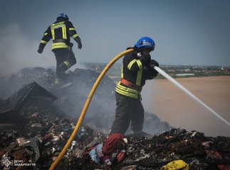 Під Ужгородом знову запалало сміттєзвалище
